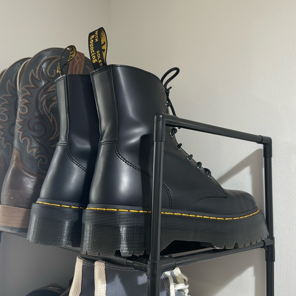BRAND NEW WORN ONCE DR. MARTINS BLACK BOOT SIZE 11
